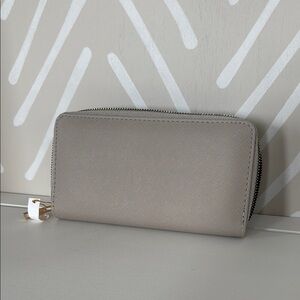 Elegant Beige Women's Wallet nwt!